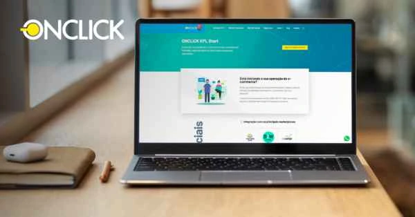 Notebook em ambiente de trabalho mostrando a plataforma "ONCLICK KPL Start" com design limpo e profissional. Logo "ONCLICK" no canto superior esquerdo. Interface em português com elementos de e-commerce e logística. Tons de verde e azul predominam na paleta de cores.